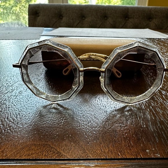 Chloe Rosie Cream And Gold Gradient Gray CE160S Round Sunglasses - Picture 3 of 7